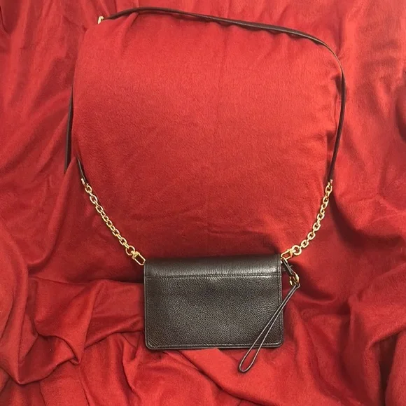 Michael Kors Black Leather Crossbody Bag with Textured Finish - Picture 3 of 9